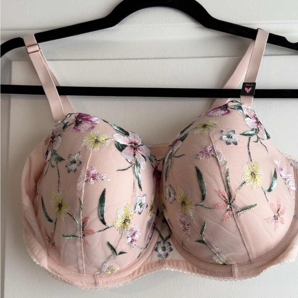 Victoria Secret Floral Embroidered Bra - Pink NWT